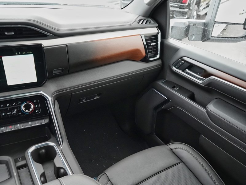 2025 GMC Sierra 3500HD 4WD Crew Cab 172